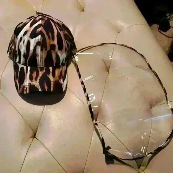 Chic Tweak Cap with removable shield - Picture 3 of 3